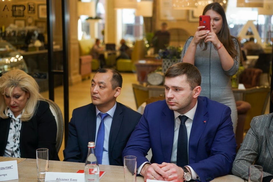 Вытеснит ли цифровизация банковские офисы? Новосибирские банкиры поговорили о переменах 16 Вытеснит ли цифровизация банковские офисы? Новосибирские банкиры поговорили о переменах 16