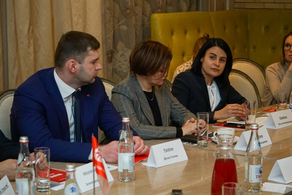 Вытеснит ли цифровизация банковские офисы? Новосибирские банкиры поговорили о переменах 19 Вытеснит ли цифровизация банковские офисы? Новосибирские банкиры поговорили о переменах 19