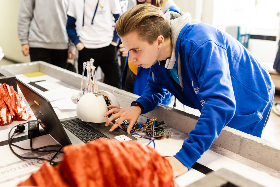 Борьба за кадры - Деловой квартал 45 Борьба за кадры - Деловой квартал 45