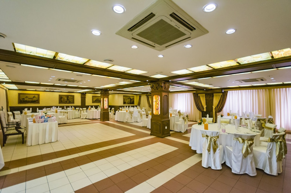 В Екатеринбурге выставили на продажу один из старейших ресторанов города 2 В Екатеринбурге выставили на продажу один из старейших ресторанов города 2