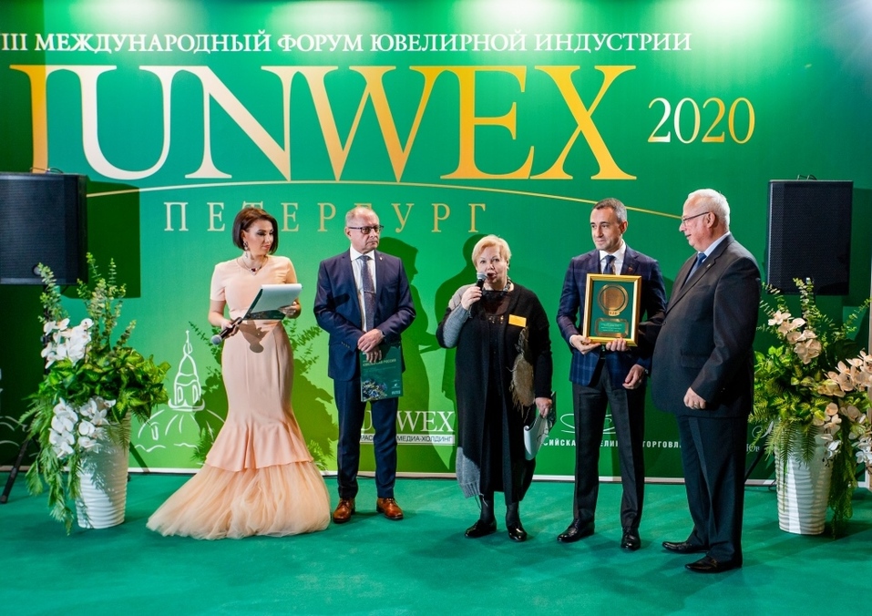 Украшения CHAMOVSKIKH признаны лучшими в этом сезоне 3 Украшения CHAMOVSKIKH признаны лучшими в этом сезоне 3