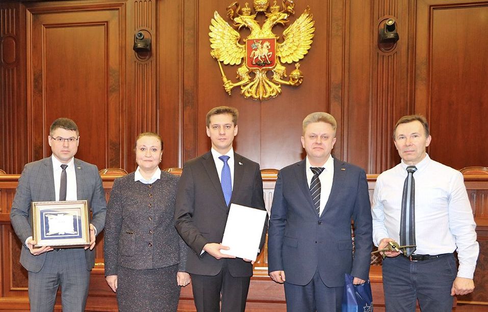 Престижная наград: АПЗ получил диплом как «Лучшее предприятие в области охраны труда»
1 Престижная наград: АПЗ получил диплом как «Лучшее предприятие в области охраны труда»
1