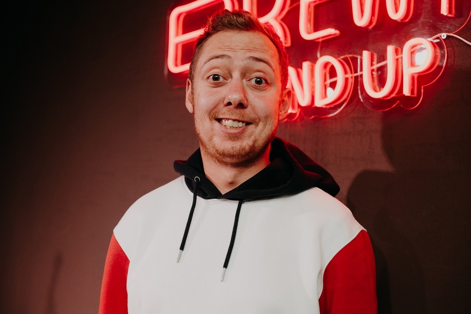 «Стендап не шутки, это боль». Как в Челябинске парень строит бизнес на смехе 7 «Стендап не шутки, это боль». Как в Челябинске парень строит бизнес на смехе 7