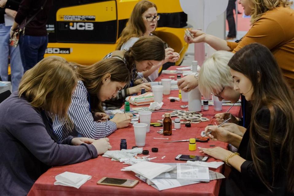 Крупнейшую за Уралом отраслевую выставку посетили 9,8 тыс. профессионалов индустрии 3 Крупнейшую за Уралом отраслевую выставку посетили 9,8 тыс. профессионалов индустрии 3