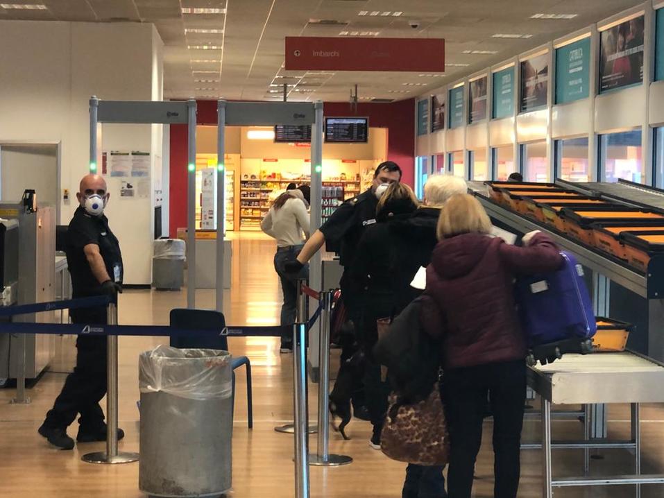 Досмотр в аэропорту Досмотр в аэропорту