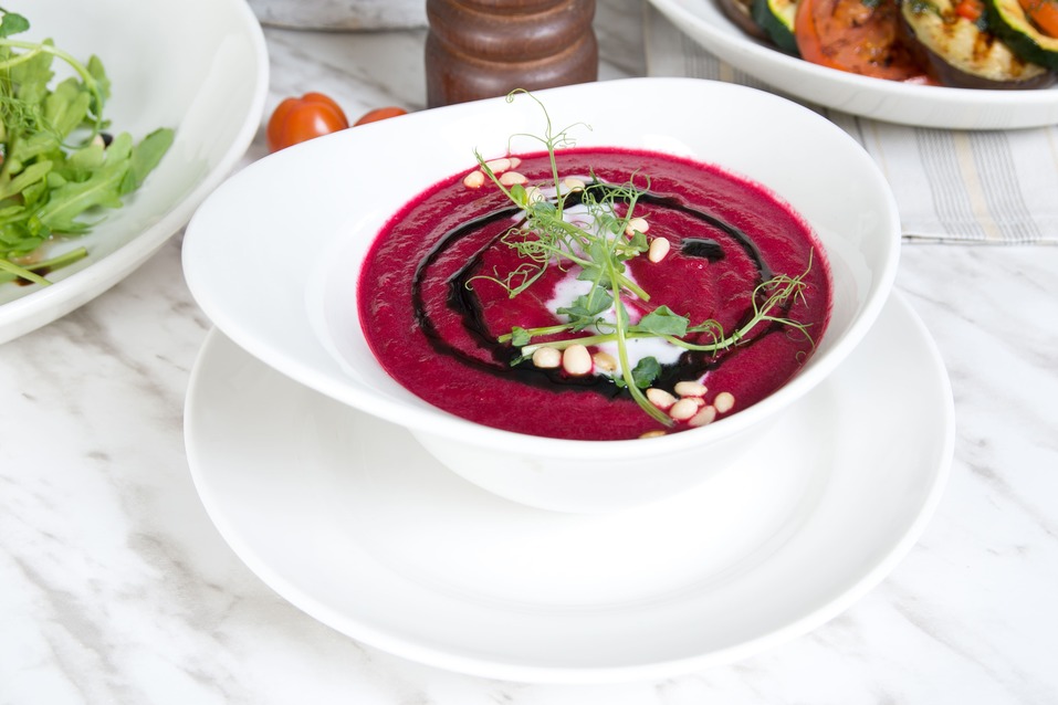 Крем-суп из свеклы с кокосом и пудинг для сыроедов: известное кафе предлагает постное меню 1 Крем-суп из свеклы с кокосом и пудинг для сыроедов: известное кафе предлагает постное меню 1