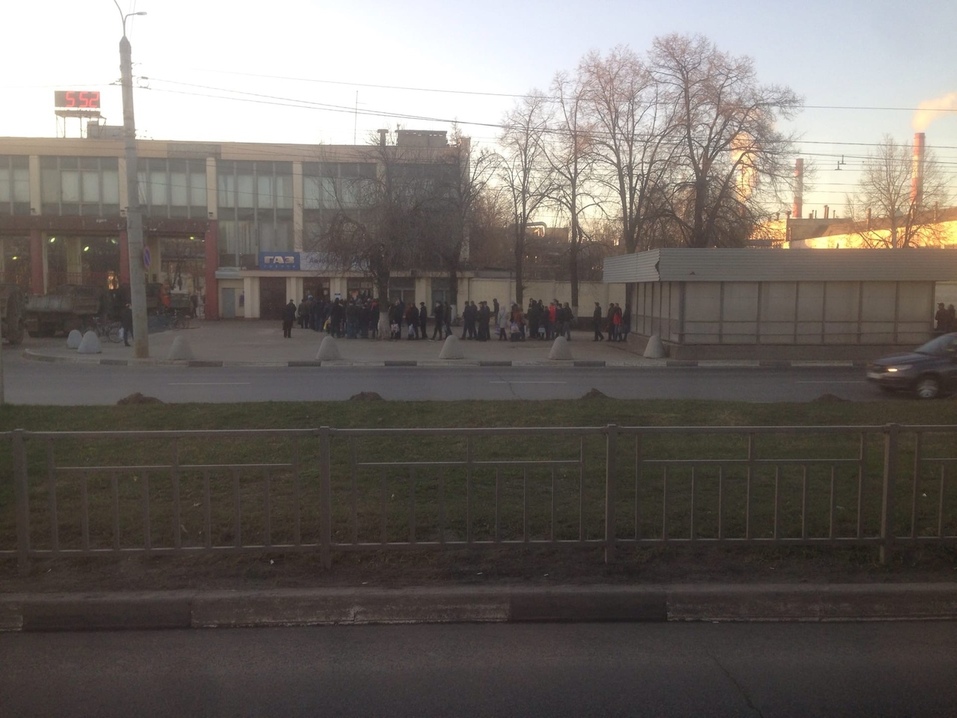 «Люди должны привыкнуть». ГАЗ объяснил толпы на проходных новой системой работы 3 «Люди должны привыкнуть». ГАЗ объяснил толпы на проходных новой системой работы 3