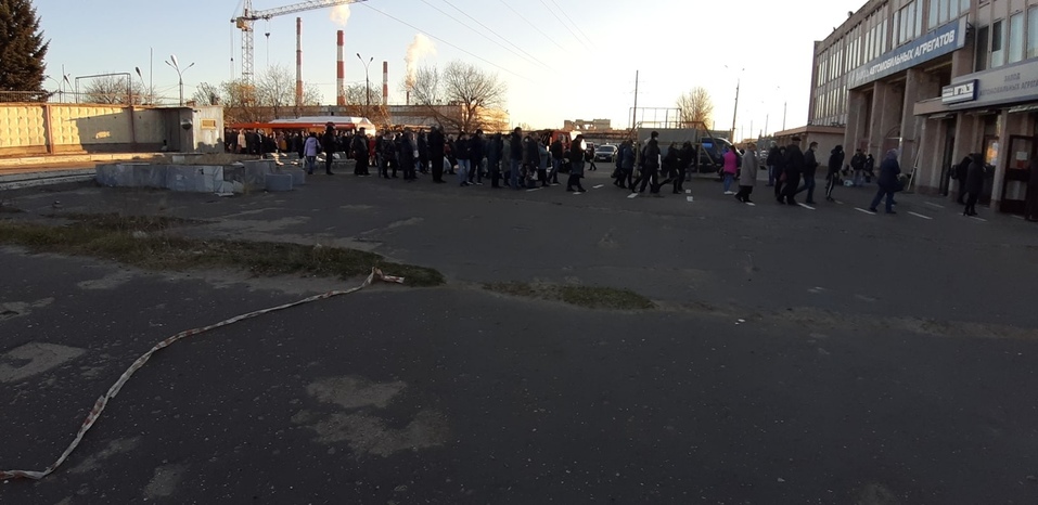 «Люди должны привыкнуть». ГАЗ объяснил толпы на проходных новой системой работы 1 «Люди должны привыкнуть». ГАЗ объяснил толпы на проходных новой системой работы 1