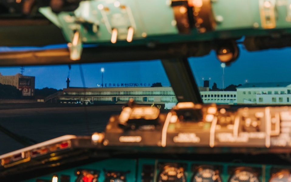 Как удивить бизнес-партнера и подарить новый уровень эмоций? Вам – за штурвал самолета! 19 Как удивить бизнес-партнера и подарить новый уровень эмоций? Вам – за штурвал самолета! 19