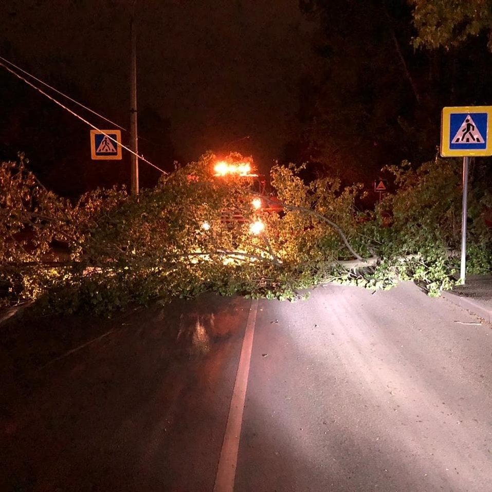 Красноярск устраняет последствия урагана
 6 Красноярск устраняет последствия урагана
 6