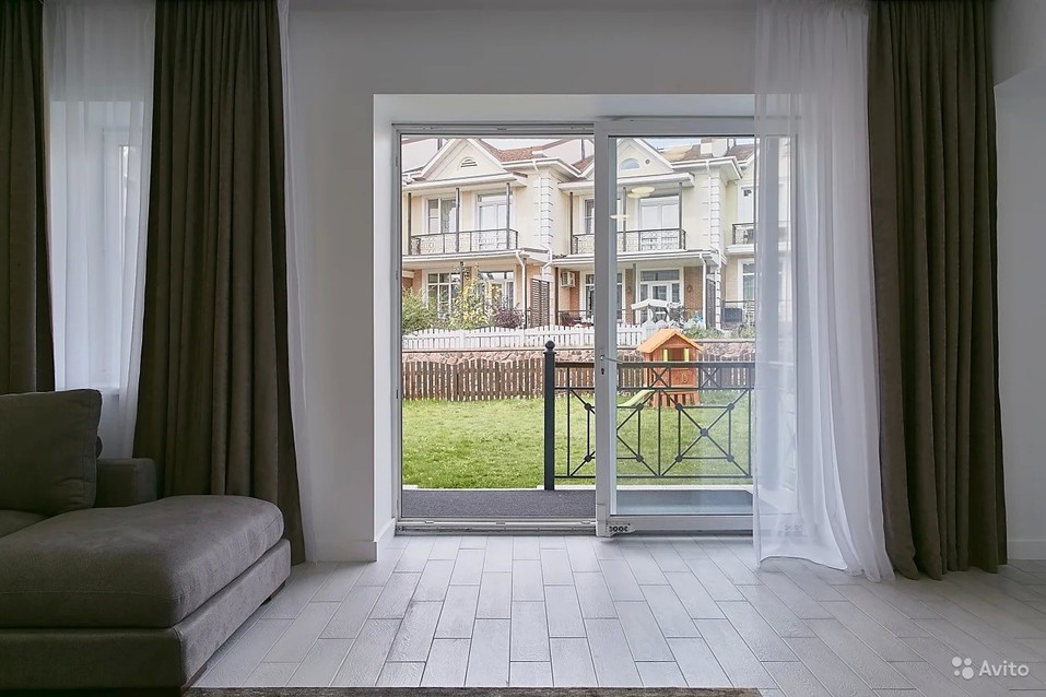 Красноярский экс-депутат Артем Бадюков готов взять таунхауз в аренду у самого себя 4 Красноярский экс-депутат Артем Бадюков готов взять таунхауз в аренду у самого себя 4