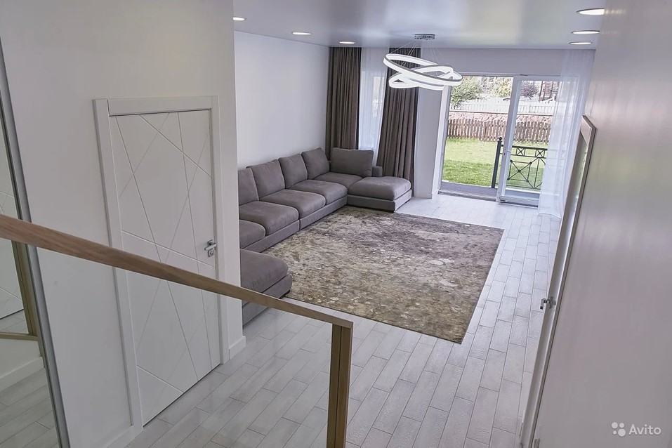 Красноярский экс-депутат Артем Бадюков готов взять таунхауз в аренду у самого себя 7 Красноярский экс-депутат Артем Бадюков готов взять таунхауз в аренду у самого себя 7