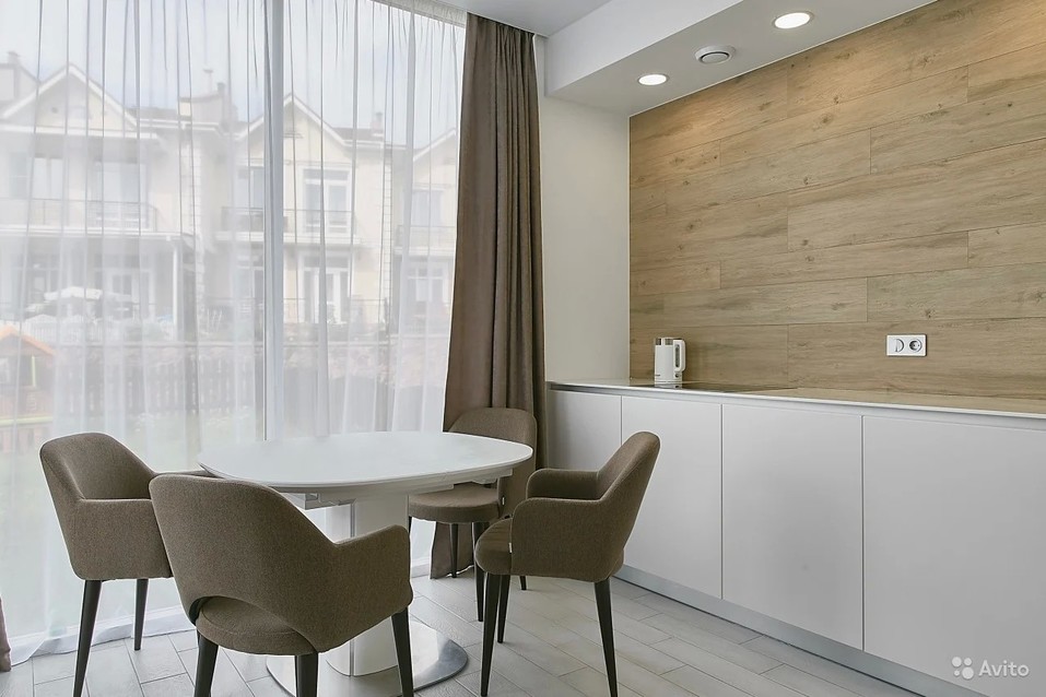 Красноярский экс-депутат Артем Бадюков готов взять таунхауз в аренду у самого себя 8 Красноярский экс-депутат Артем Бадюков готов взять таунхауз в аренду у самого себя 8