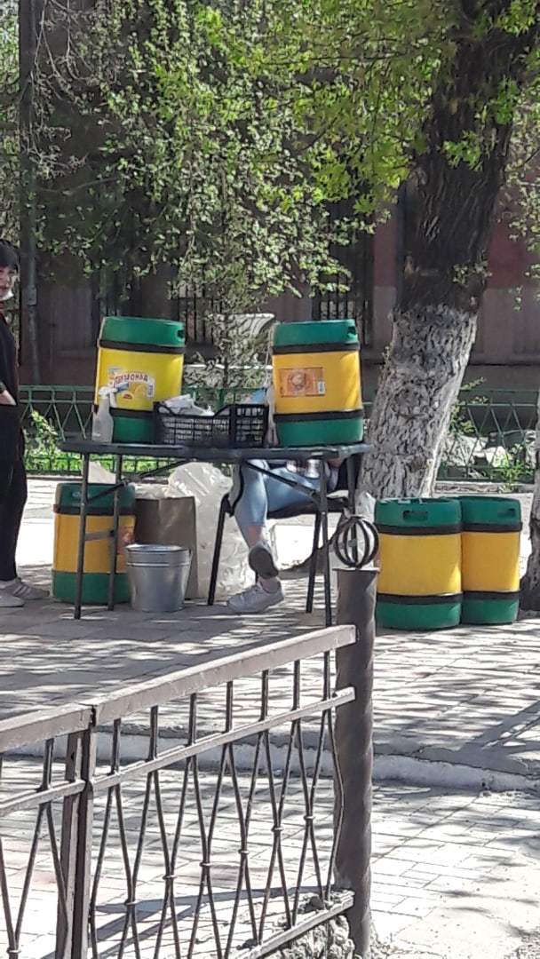 Торговцы квасом с бочки возмутили жителей Челябинской области 1 Торговцы квасом с бочки возмутили жителей Челябинской области 1