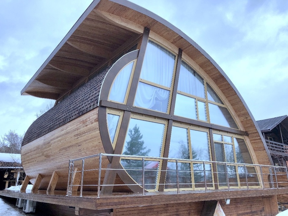 В Красноярске выставлен на продажу дом-рулон
1 В Красноярске выставлен на продажу дом-рулон
1