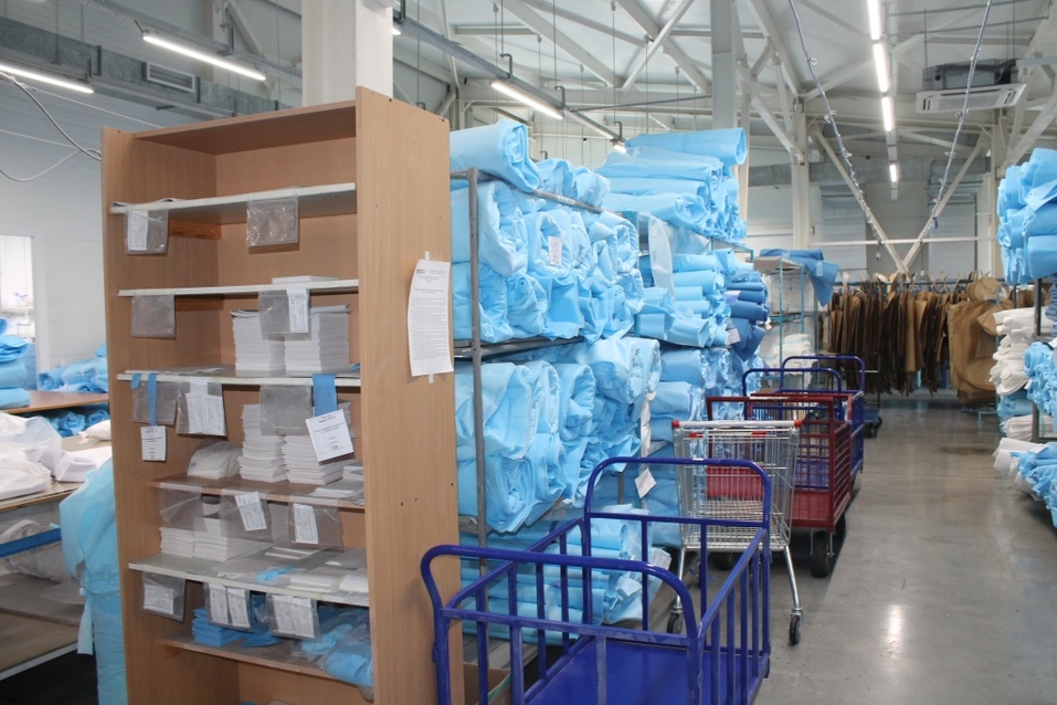 Бердское предприятие вполовину увеличило производство костюмов врача-инфекциониста 6 Бердское предприятие вполовину увеличило производство костюмов врача-инфекциониста 6