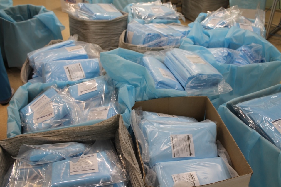 Бердское предприятие вполовину увеличило производство костюмов врача-инфекциониста 9 Бердское предприятие вполовину увеличило производство костюмов врача-инфекциониста 9