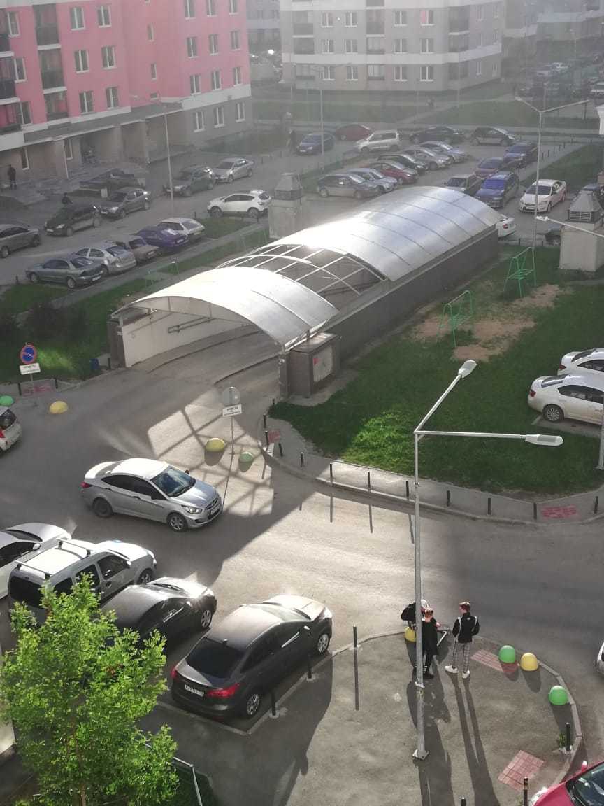 поврежденная крыша паркинга поврежденная крыша паркинга