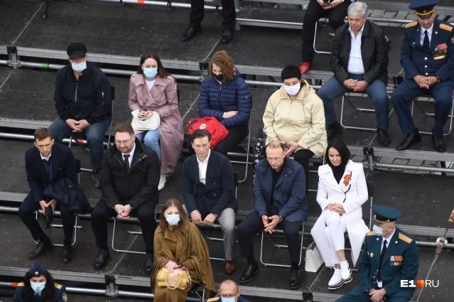 Сергей Безруков на VIP-трибуне и 2 тыс. военных. Как прошел парад Победы в Екатеринбурге 3 Сергей Безруков на VIP-трибуне и 2 тыс. военных. Как прошел парад Победы в Екатеринбурге 3