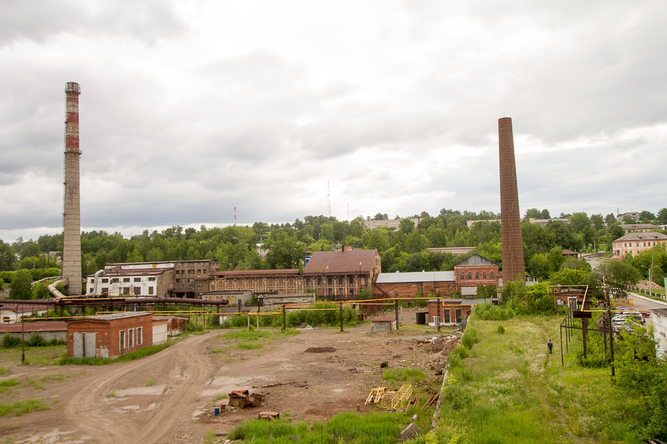 Старинные здания рядом с заводом Старинные здания рядом с заводом