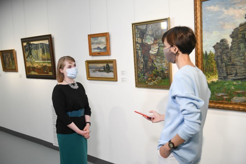 Разговор в галерее Разговор в галерее