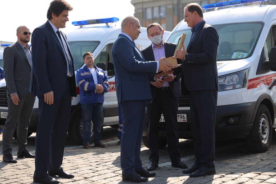 Предприниматели подарили Екатеринбургу тридцать машин скорой помощи 2 Предприниматели подарили Екатеринбургу тридцать машин скорой помощи 2