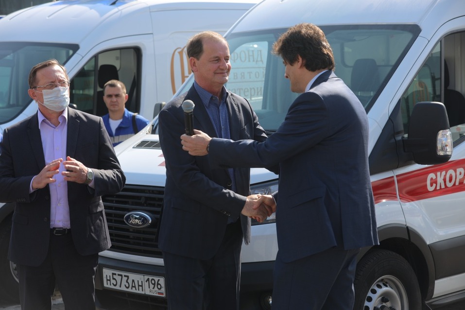 Предприниматели подарили Екатеринбургу тридцать машин скорой помощи 3 Предприниматели подарили Екатеринбургу тридцать машин скорой помощи 3