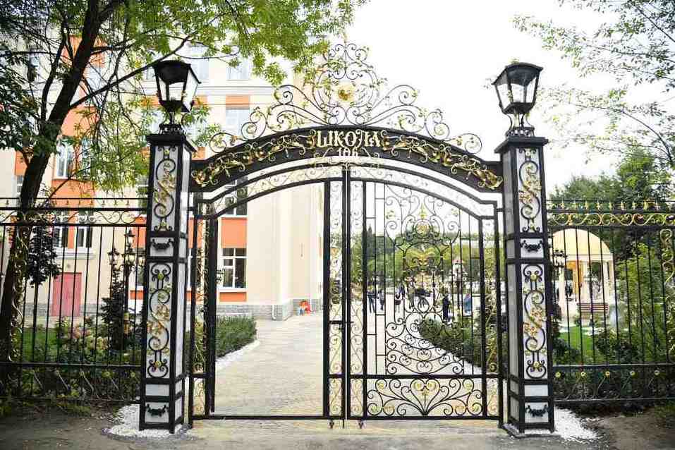 Вход в школу. Фото: 66.RU Вход в школу. Фото: 66.RU