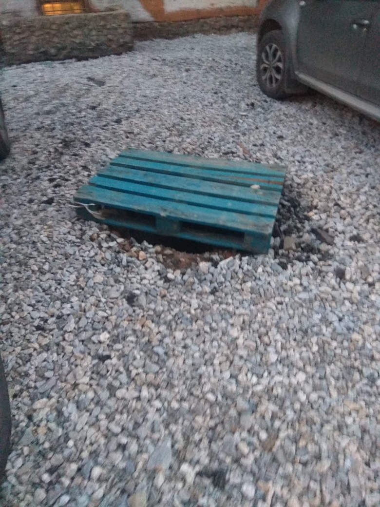 «Все сломали и ушли». Жильцы дома на Уралмаше пожаловались на благоустройство 4 «Все сломали и ушли». Жильцы дома на Уралмаше пожаловались на благоустройство 4