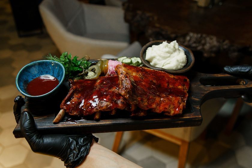 Техасский брискет и пицца из дровяной печи. В центре Екатеринбурга открылся новый ресторан 1 Техасский брискет и пицца из дровяной печи. В центре Екатеринбурга открылся новый ресторан 1