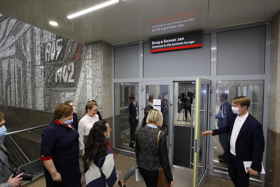 Вход в бизнес-зал Вход в бизнес-зал