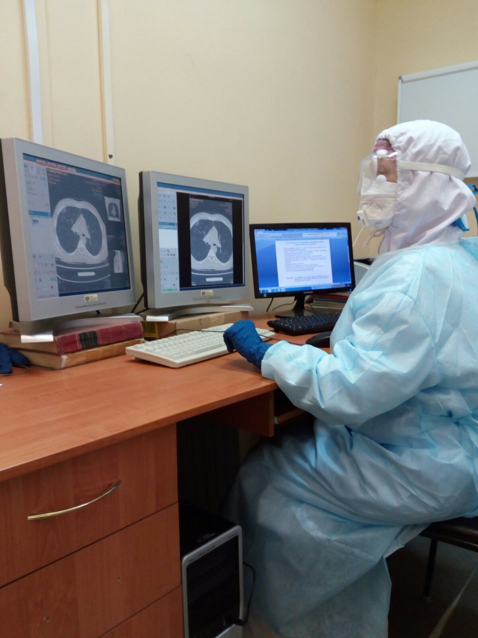 «Говорят, что врачи не плачут. Это неправда». Рассказ главврача о борьбе с COVID-19 1 «Говорят, что врачи не плачут. Это неправда». Рассказ главврача о борьбе с COVID-19 1