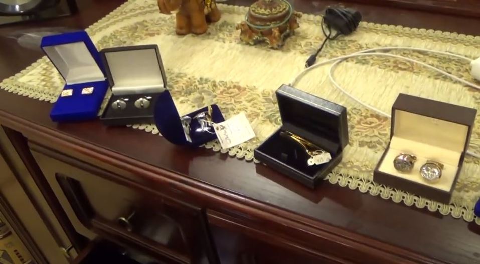 Иконы и пачки денег: в Сети появилось видео обыска в доме Евгения Тефтелева 2 Иконы и пачки денег: в Сети появилось видео обыска в доме Евгения Тефтелева 2