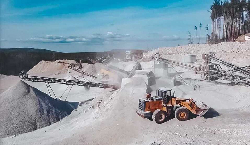 «Народ работать как не хотел, так и не хочет». Владельцы карьера и завода о коронакризисе 1 «Народ работать как не хотел, так и не хочет». Владельцы карьера и завода о коронакризисе 1