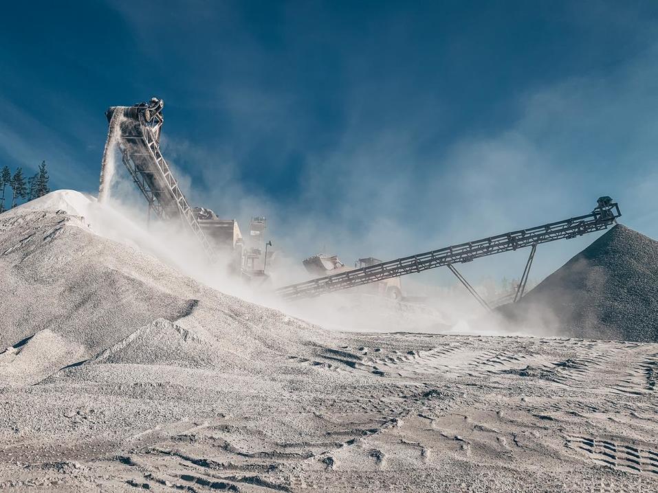 «Народ работать как не хотел, так и не хочет». Владельцы карьера и завода о коронакризисе 4 «Народ работать как не хотел, так и не хочет». Владельцы карьера и завода о коронакризисе 4