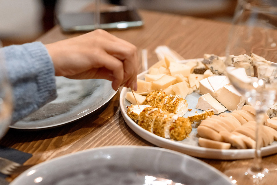 «Не только варим, но и учим правильно есть». Как производят английский сыр на Урале 2 «Не только варим, но и учим правильно есть». Как производят английский сыр на Урале 2