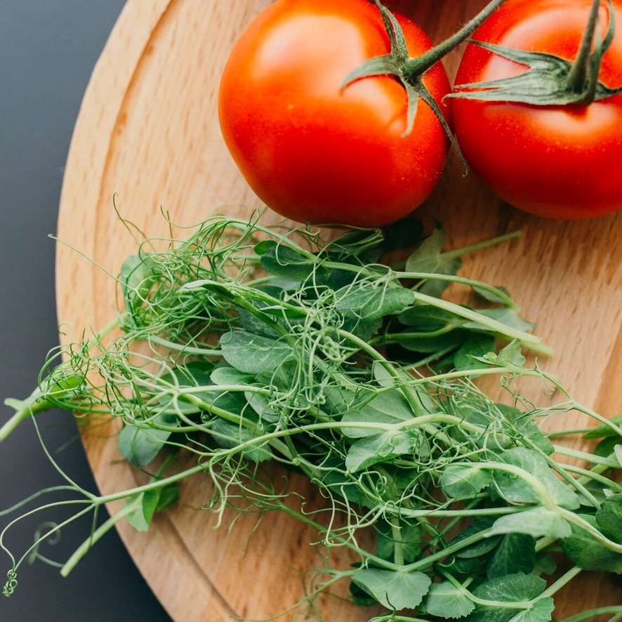 Зелень и помидоры Зелень и помидоры