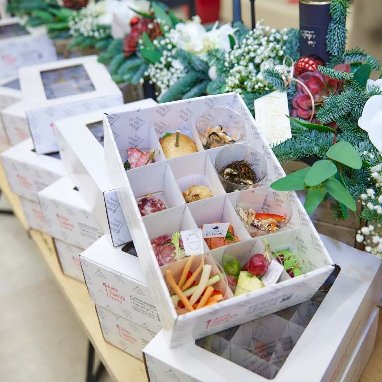 Не снимая масок 1 Не снимая масок 1