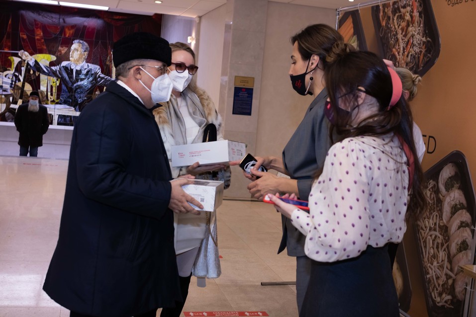 Не снимая масок 9 Не снимая масок 9