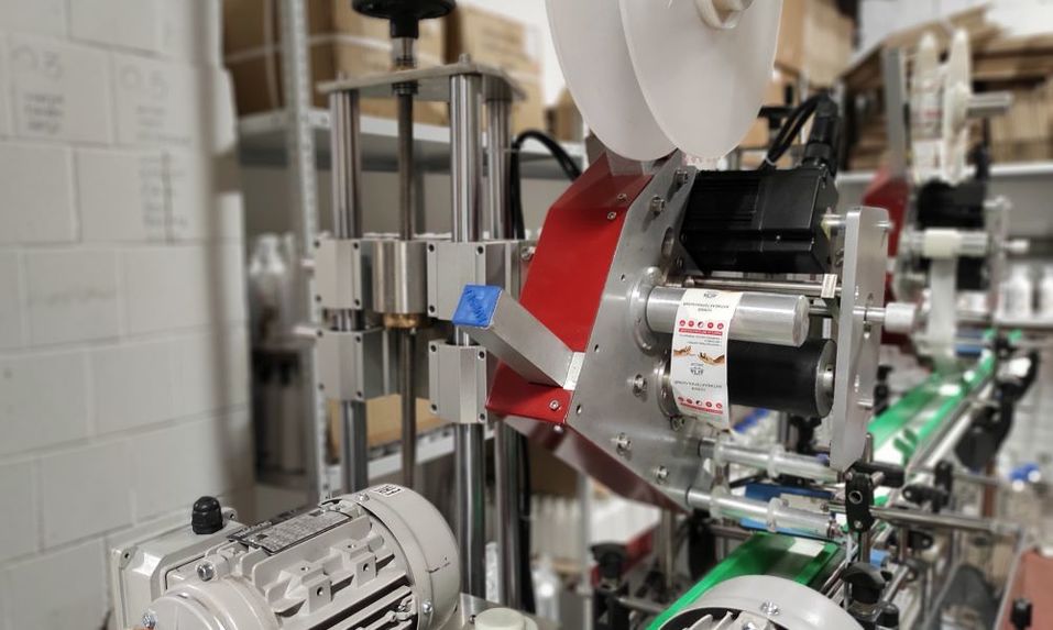 Наклейка этикетки Наклейка этикетки