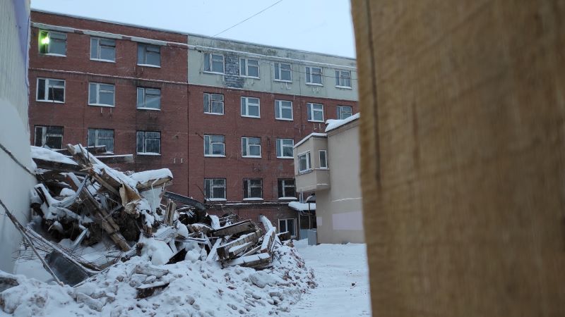 Вид со двора на перестроенное здание Вид со двора на перестроенное здание