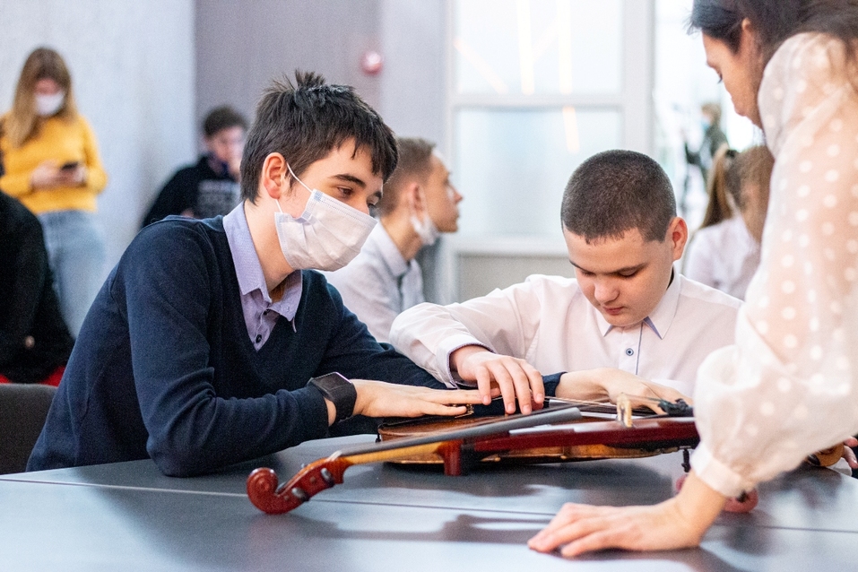 Энергетика добра: слабовидящим детям рассказали о науке и работе на радио 7 Энергетика добра: слабовидящим детям рассказали о науке и работе на радио 7