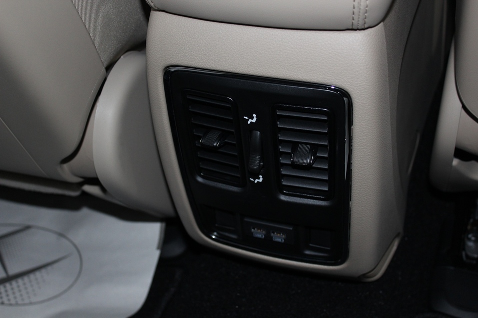 Драйв без лишних заморочек. Тестируем Jeep Grand Cherokee 6 Драйв без лишних заморочек. Тестируем Jeep Grand Cherokee 6