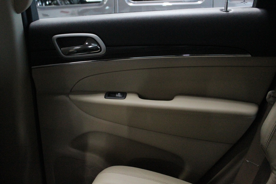 Драйв без лишних заморочек. Тестируем Jeep Grand Cherokee 7 Драйв без лишних заморочек. Тестируем Jeep Grand Cherokee 7