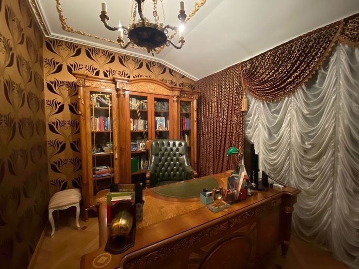 В Нижнем Новгороде выставлена на продажу квартира с «королевским интерьером» за 40 млн 1 В Нижнем Новгороде выставлена на продажу квартира с «королевским интерьером» за 40 млн 1