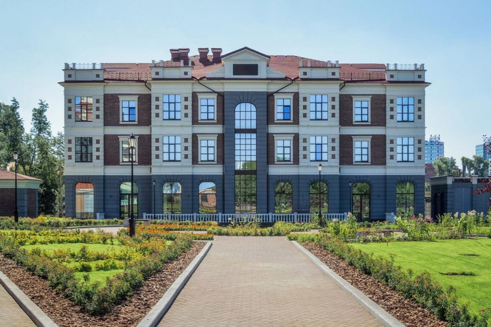 В Екатеринбурге продают элитный особняк за 800 млн рублей 1 В Екатеринбурге продают элитный особняк за 800 млн рублей 1