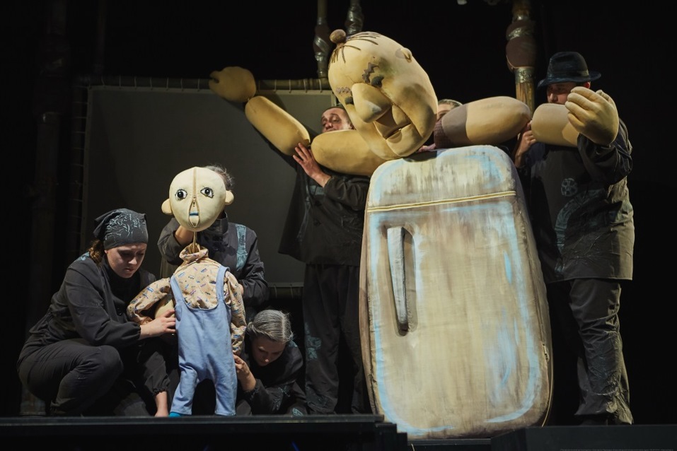 Социопатия, любовь-тирания, счастливая деревня — что Новосибирск увидит в апреле. Афиша 2 Социопатия, любовь-тирания, счастливая деревня — что Новосибирск увидит в апреле. Афиша 2