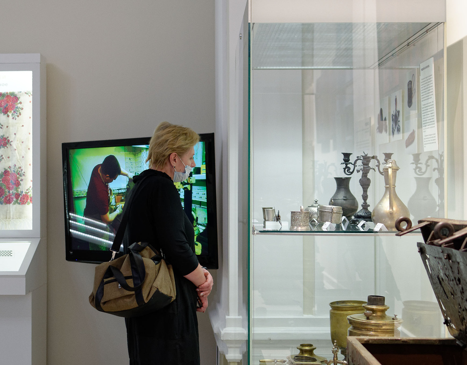 Социопатия, любовь-тирания, счастливая деревня — что Новосибирск увидит в апреле. Афиша 10 Социопатия, любовь-тирания, счастливая деревня — что Новосибирск увидит в апреле. Афиша 10