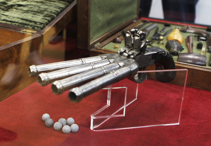 Пистолеты Рука смерти Пистолеты Рука смерти