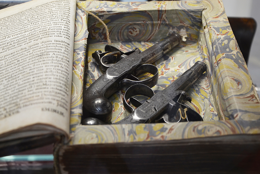 Вампиры, шпионки, пираты и еретики. Экскурсия DK.RU в частный музей оружия Игоря Алтушкина 5 Вампиры, шпионки, пираты и еретики. Экскурсия DK.RU в частный музей оружия Игоря Алтушкина 5